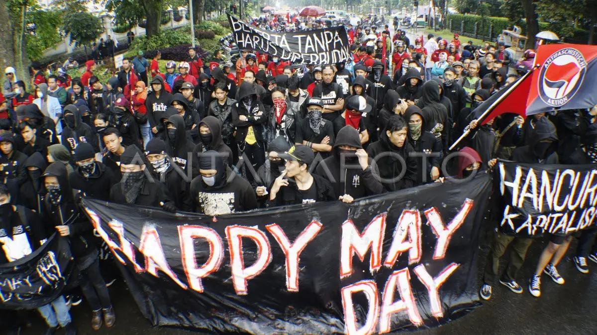 Hari Buruh Internasional atau May Day. 
