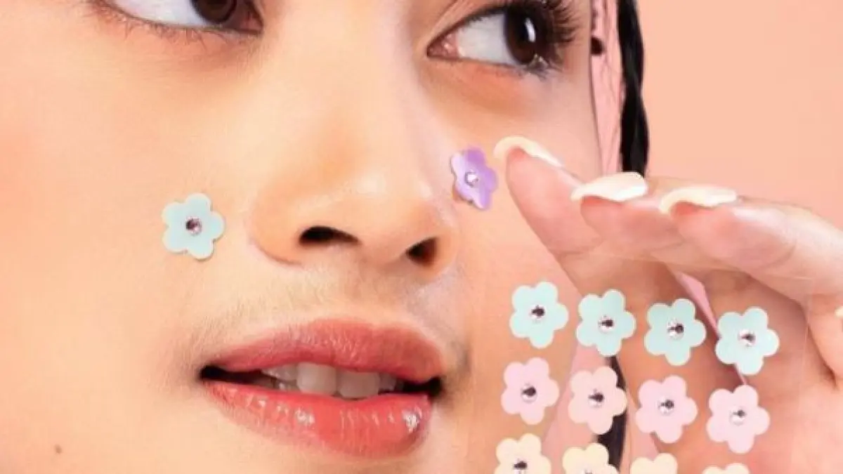 Ilustrasi Acne Patch untuk perawatan wajah. (ZALORA)