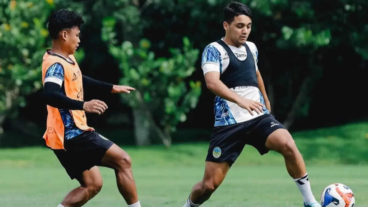 MISI REVANS: Pemain PSIM Jogja saat official training menjelang laga melawan Persita. (IG @psimjogja_official)