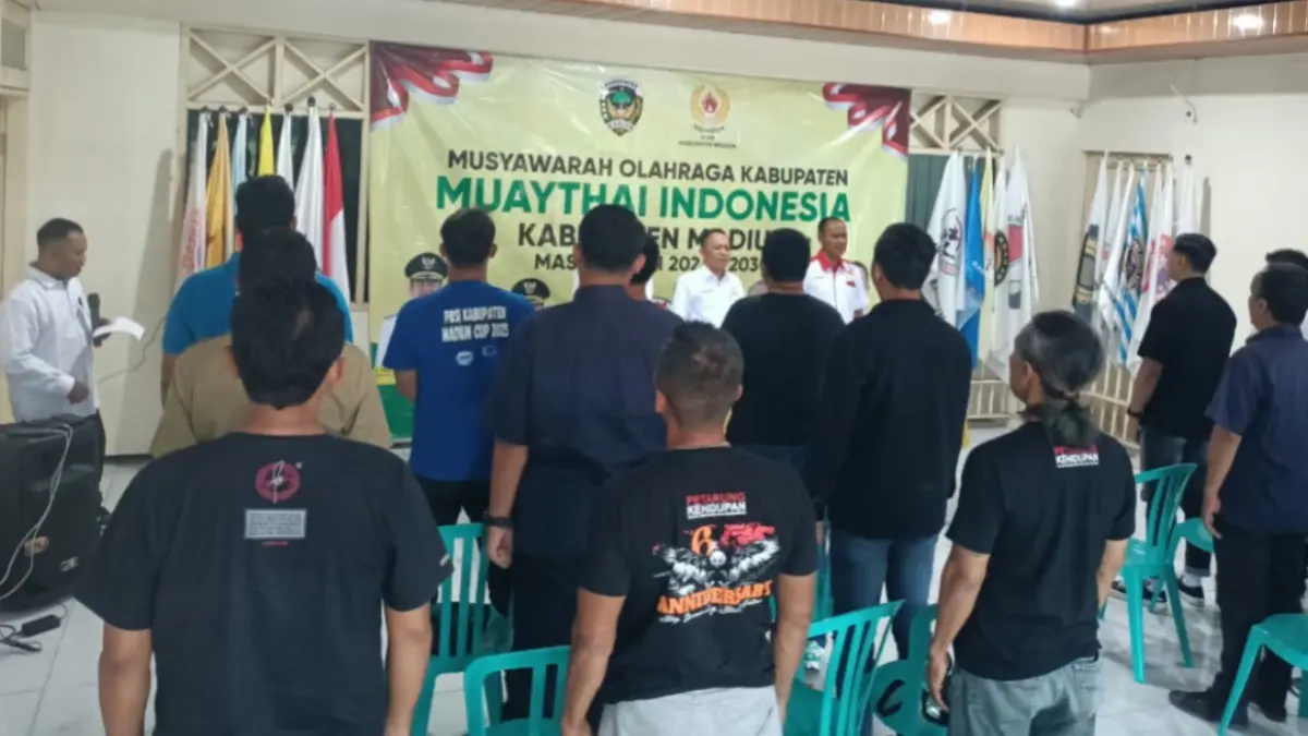 AKLAMASI: Muchtar Ruzi terpilih secara aklamasi sebagai Ketua Muay Thai Kabupaten Madiun periode 2026–2030 dalam Musorkab di KONI setempat. FOTO: ISTIMEWA