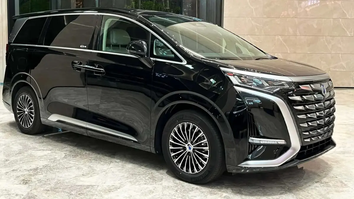 BYD Denza D9, MPV listrik untuk segmen VIP dan eksklusif.