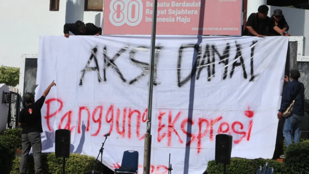 MAY DAY PONOROGO: Isu pekerja migran mencuat dalam peringatan Hari Buruh di Ponorogo, ribuan warga memilih bekerja ke luar negeri. SUGENG DWI N/RADAR PONOROGO