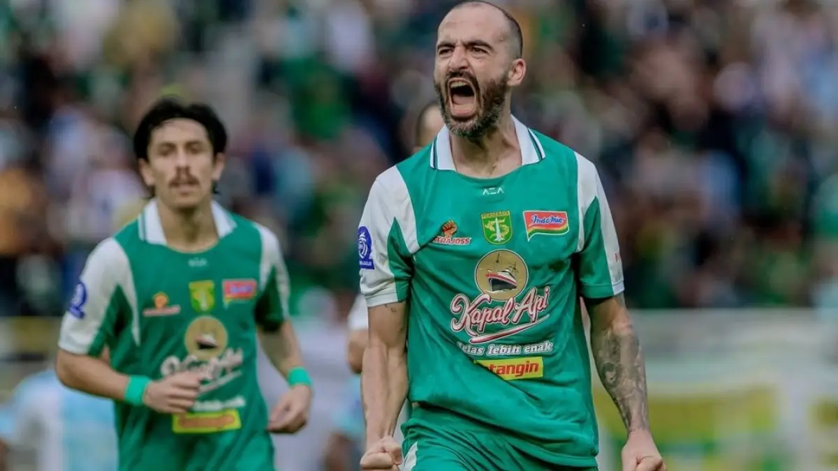 CETAK BRACE: Milos Raickovic dan Fransisco Rivera berhasil mencetak brace untuk kemenangan Persebaya atas PSBS Biak. (IG @officialpersebaya)
