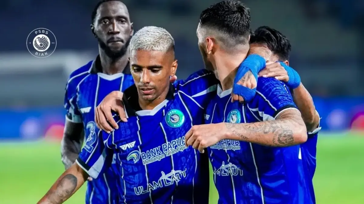 DEGRADASI: PSBS Biak resmi terdegradasi ke Liga 2 musim depan usai dibantai Persebaya 4-0 di pekan ke-31. (IG @psbsofficial)