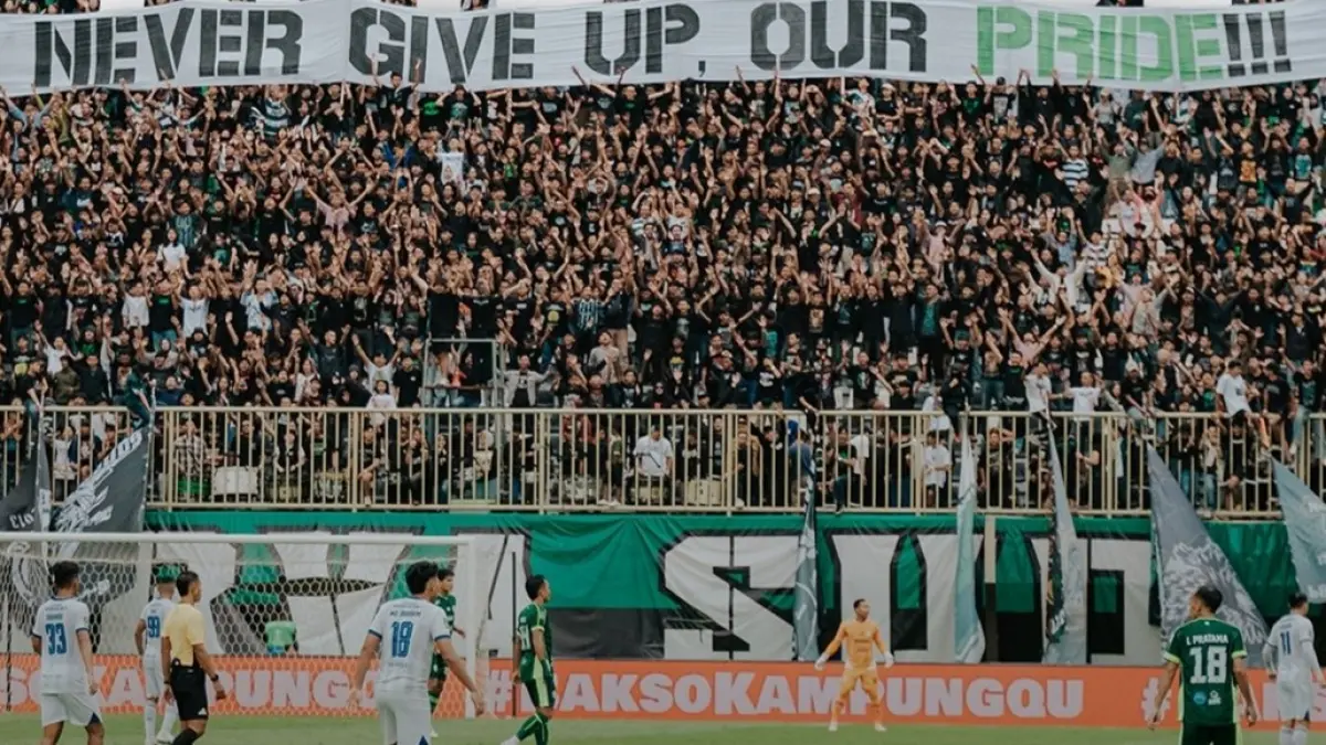 MILITAN: Brigata Curva Sud (BCS) yang selalu setia mendukung tim kesayangannya, PSS Sleman. (IG @bcsxpss.1976)