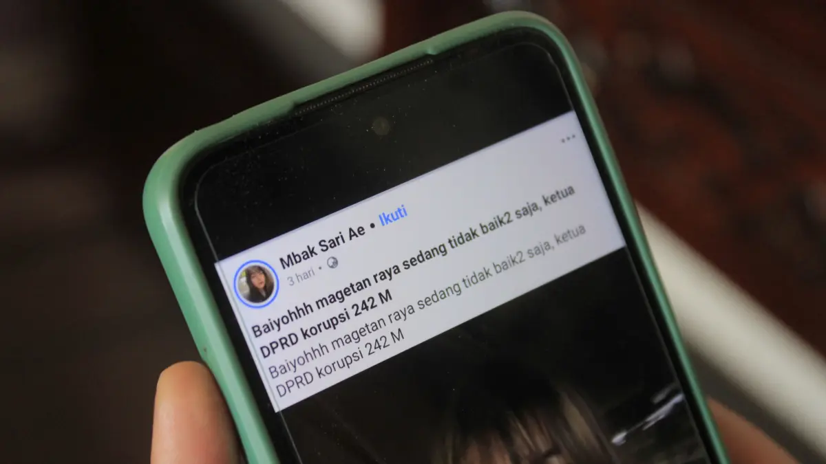 TANGKAPAN LAYAR: Unggahan warganet menyoal kasus korupsi pokir yang menyeret anggota DPRD viral di media sosial. Namun, narasi yang disampaikan kurang tepat dengan fakta kasus. (AJI PUTRA/RADAR MADIUN)