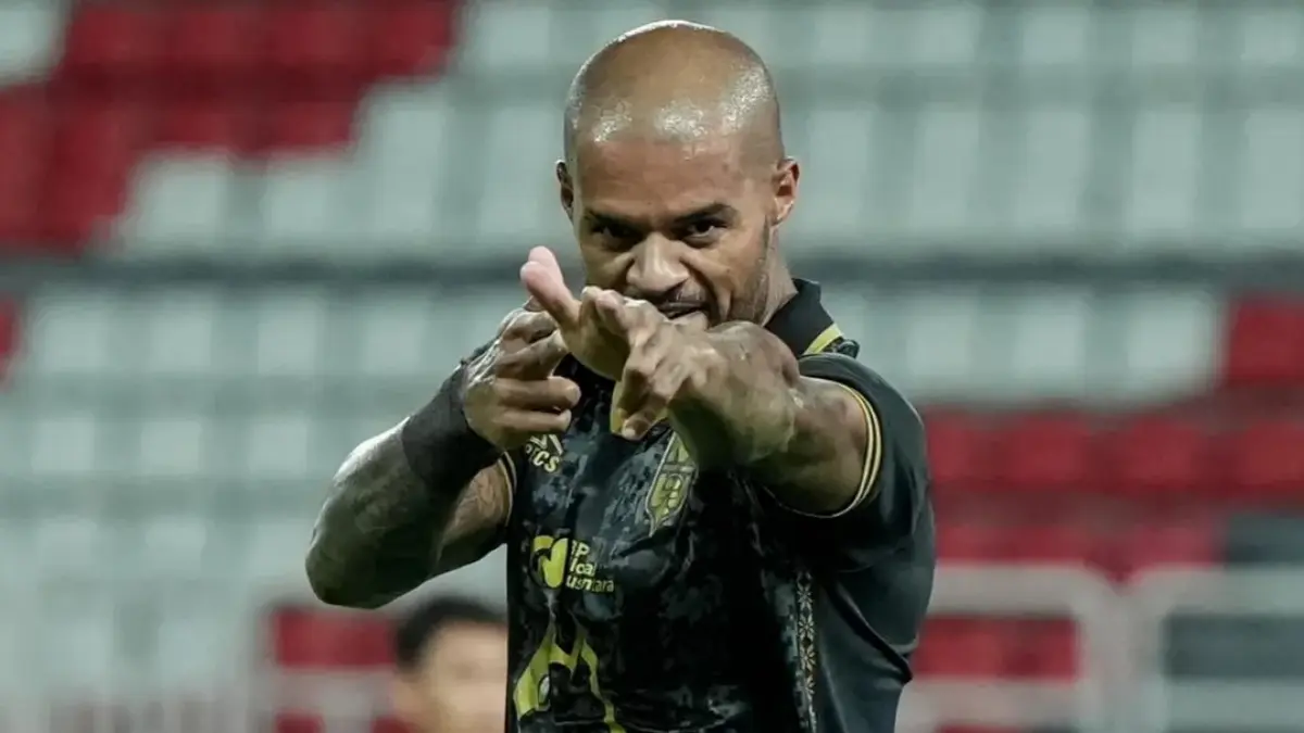 TIGA POIN: Striker Malut United mencetak tiga gol dan membawa timnya menang atas Persis Solo. (IG @malutunitedfc)