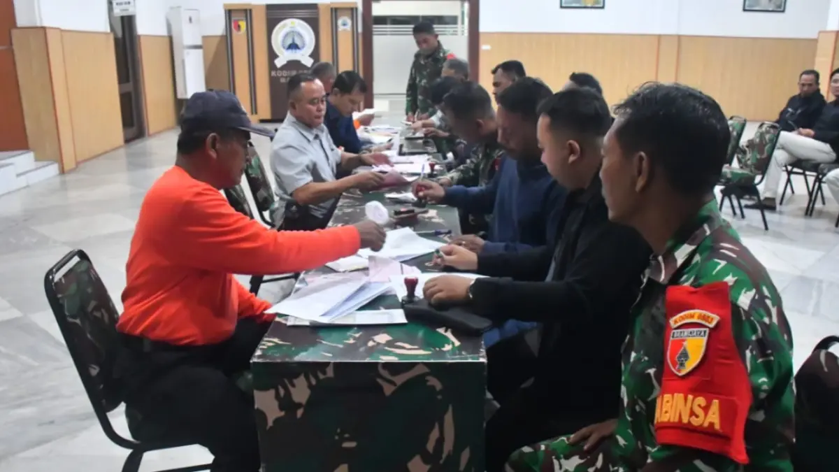 Distribusi kendaraan operasional KDKMP di Kabupaten Madiun sebagai bagian percepatan operasional koperasi desa. FOTO: KODIM 0803 MADIUN