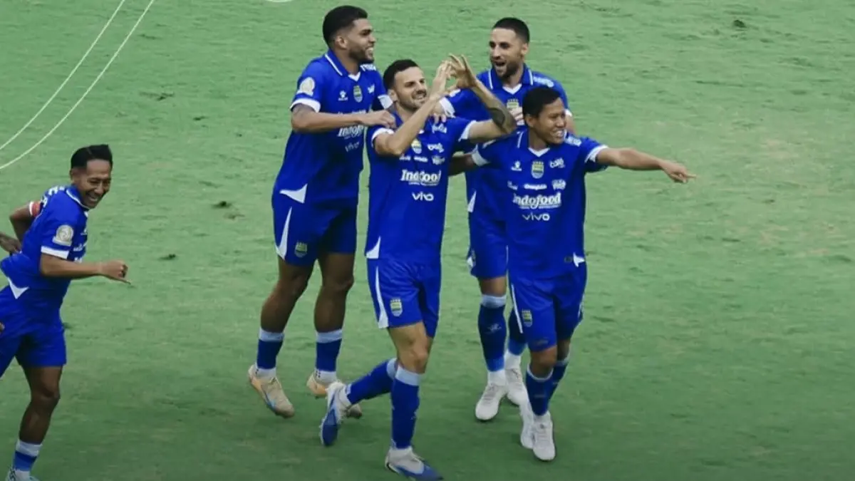 GOL CEPAT: Patricio Matricardi berhasil membawa Persib Bandung unggul cepat 1-0 atas PSIM di babak pertama. (IG @persib)