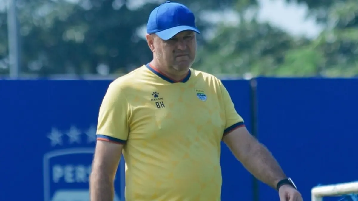 MOTIVASI: Pelatih Persib Bandung Bojan Hodak berharap kemenangan diraih timnya saat momen ulang tahunnya Senin (4/5). (IG @persib)