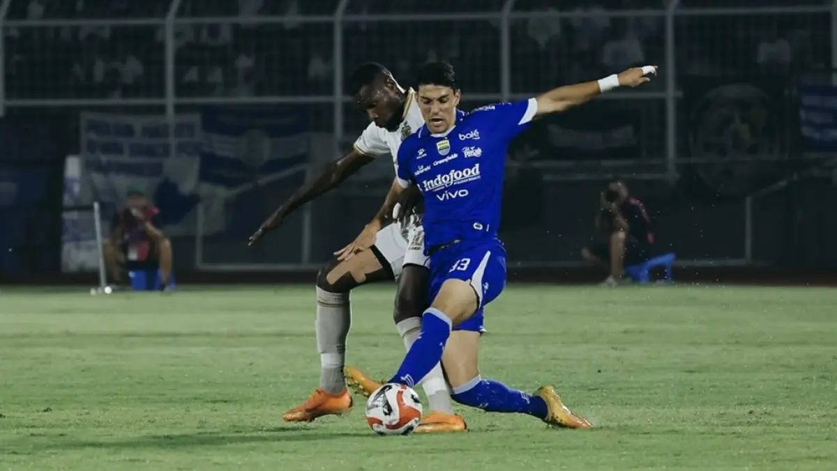 ON FIRE: Bek Persib Federico Barba siap tampil all-out saat menghadapi PSIM Jogja, Senin (4/5) sore. (IG @persib)