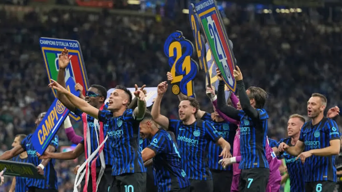 Pemain Inter Milan merayakan gelar juara Serie A usai memastikan scudetto. 
