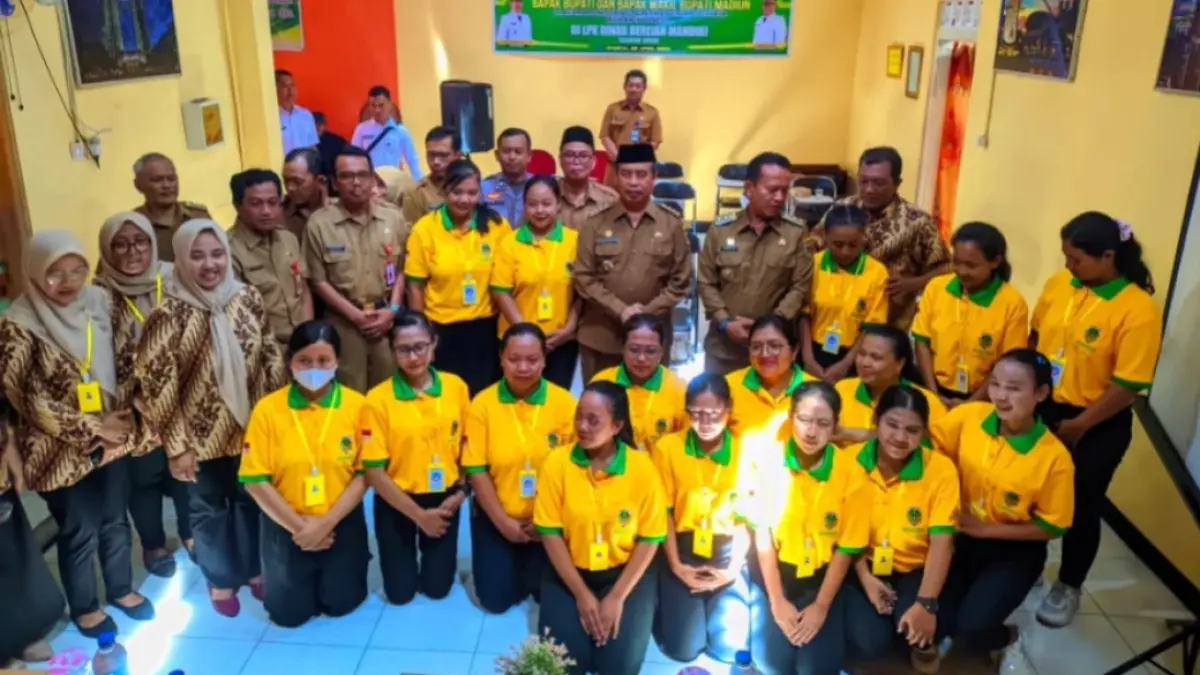 Peserta pelatihan CPMI di Kabupaten Madiun mengikuti pembekalan keterampilan dan bahasa sebelum bekerja ke luar negeri. PROKOPIM PEMKAB MADIUN