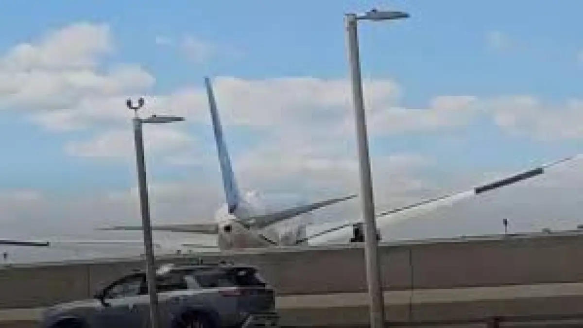 Potret Insiden Pesawat Boeing 747 (CNBC)