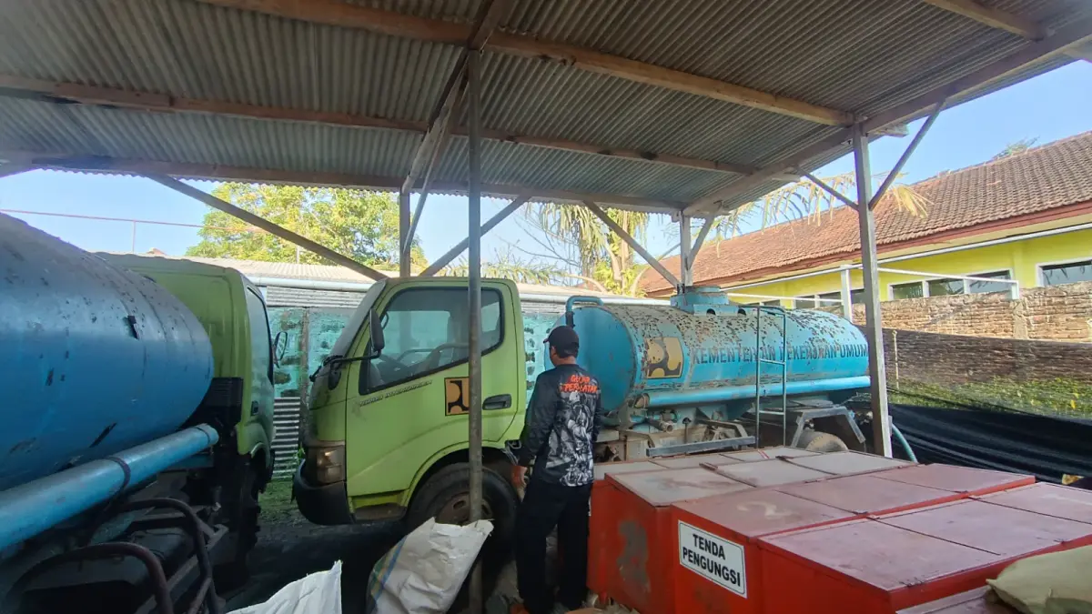Armada mobil tangki air BPBD Pacitan, sebagian unit mengalami kerusakan menjelang potensi kekeringan. NUR CAHYONO/RADAR PACITAN