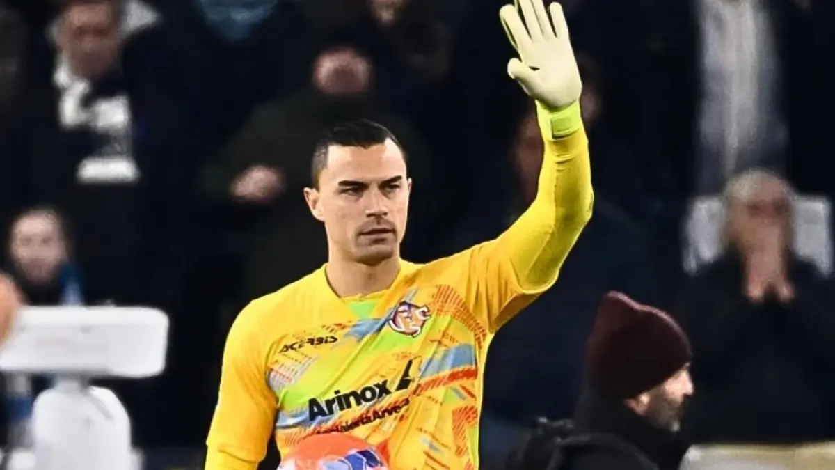 Gawang Emil Audero bobol dua kali tadi malam.
