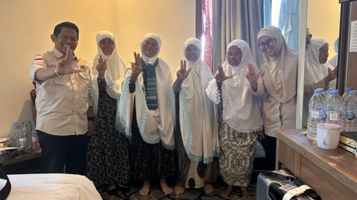 Jemaah haji beraktivitas di Madinah dengan pendampingan petugas dan fasilitas ramah lansia serta disabilitas. FOTO: PPIH MADIUN