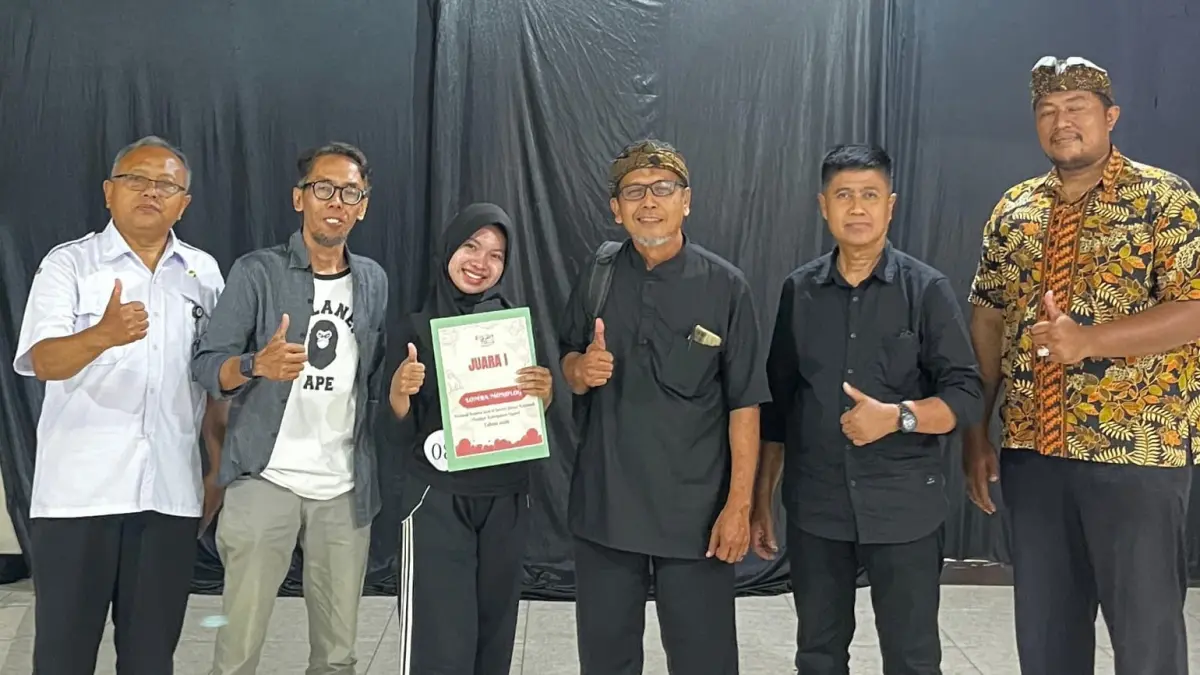JUARA MONOLOG: Siswi Smago menjuarai cabang mololog mampu tampil maksimal dan menjiwai. (SATRIO JATI/RADAR MADIUN)