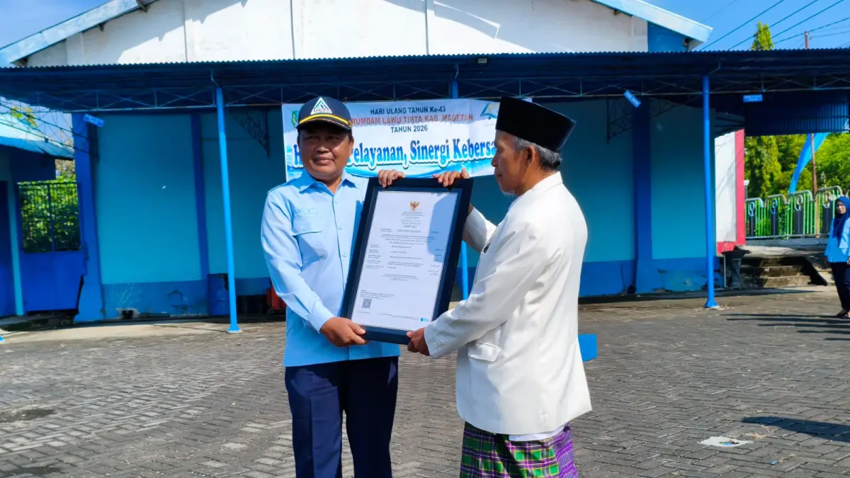 Penyerahan Sertifikat Halal MUI kepada Perumdam Lawu Tirta Kabupaten Magetan.