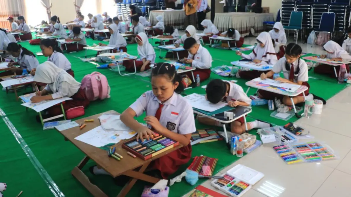 Peserta FLS3N Kota Madiun mengikuti lomba seni dan sastra sebagai ajang seleksi menuju tingkat nasional. BAGAS BIMANTARA/RADAR MADIUN
