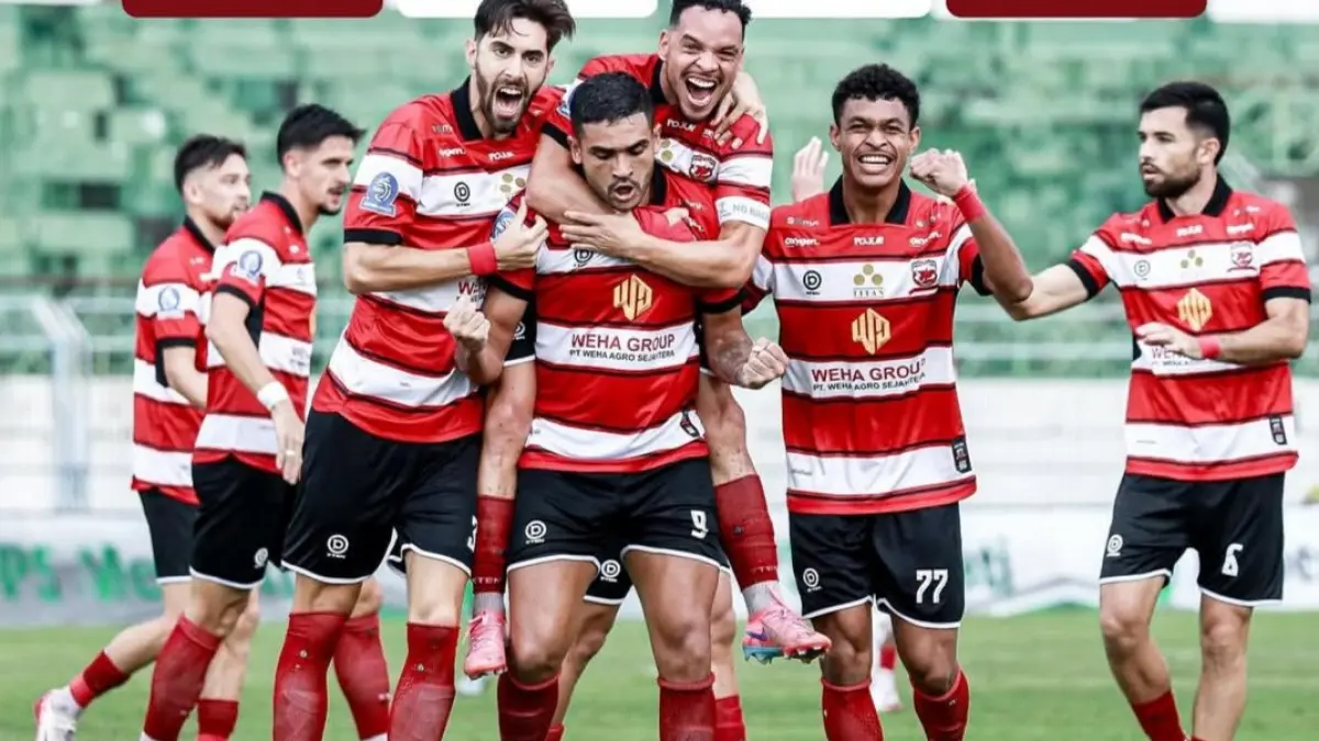 WAJIB MENANG: Skuad Madura United bakal menghadapi Bali United di pekan ke-31 BRI Super League musim ini. (IG @maduraunited.fc)