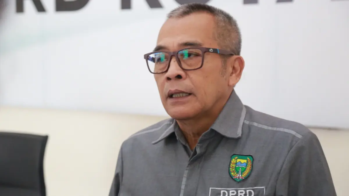 Ketua DPRD Kota Madiun Armaya mengomentari terkait program pemeliharaan jalan yang tertunda akibat penyesuaian anggaran imbas kenaikan harga BBM. BAGAS BIMANTARA/JAWA POS RADAR MADIUN