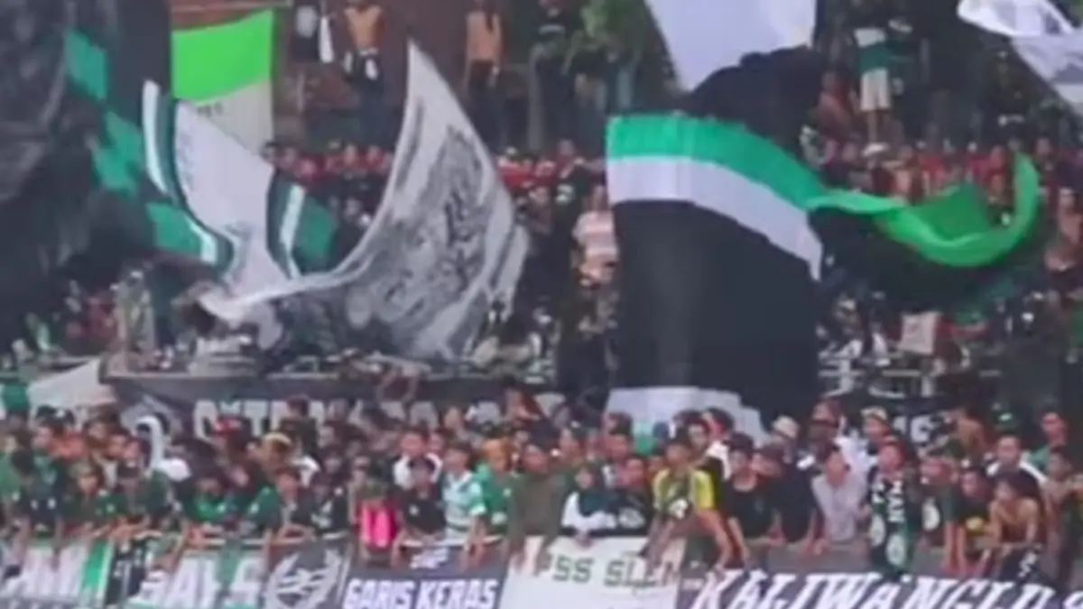 BERSEJARAH: Ribuan pendukung PSS Sleman yang tergabung dalam Brigata Curva Sud memenuhi tribun selatan Stadion Ketonggo, Ngawi pada Mei 2016 silam. (video youtube: brigata curva sud)