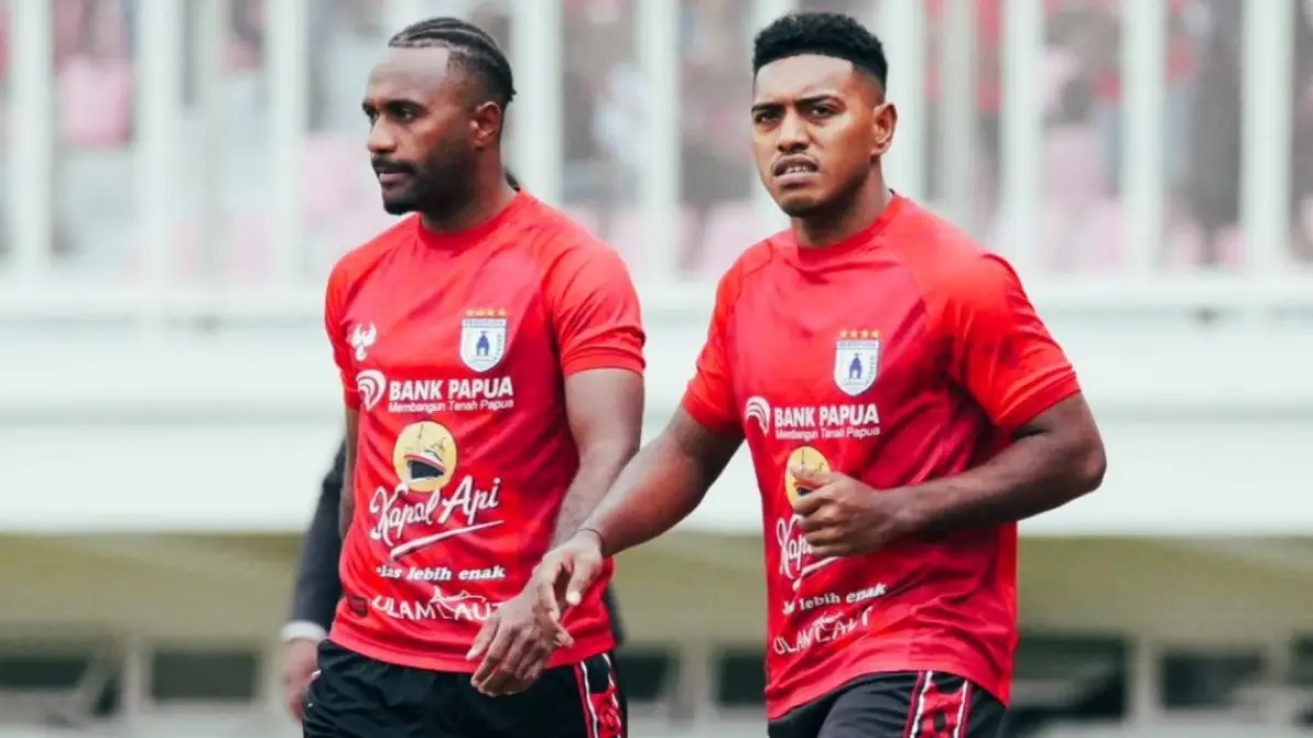 KALAH: Pemain Persipura sebelum menghadapi Adhyaksa FC. Tim Mutiara Hitam kalah dengan skor tipis 0-1. (IG @persipurapapua1963)