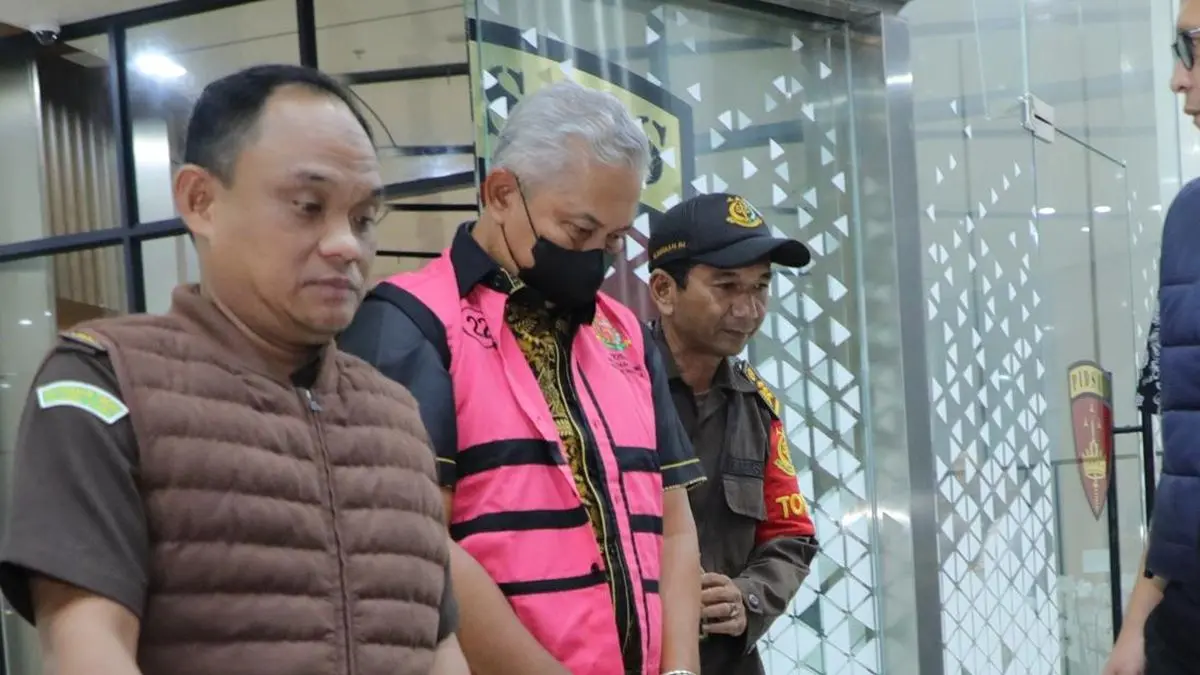 Penampakan Tersangka Kasus Korupsi Sritex (CNBC)