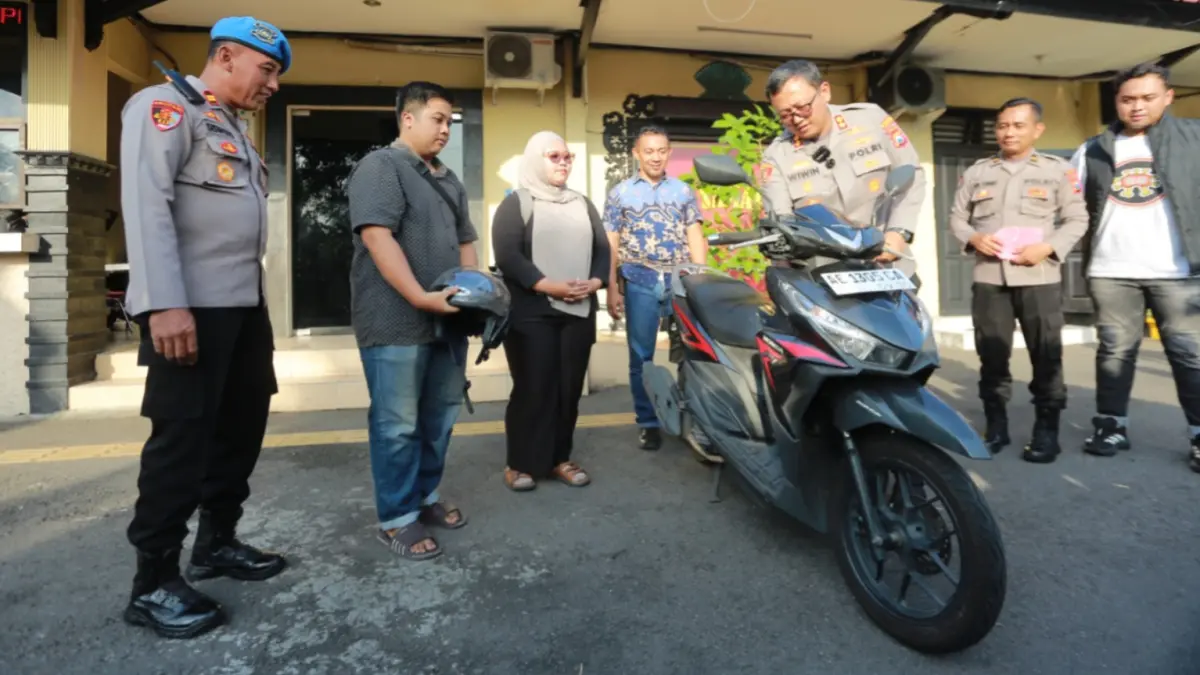 Kapolres Madiun Kota menunjukkan barang bukti kendaraan hasil curanmor yang berhasil diungkap Satreskrim Polres Madiun Kota. BAGAS BIMANTARA/JAWA POS RADAR MADIUN