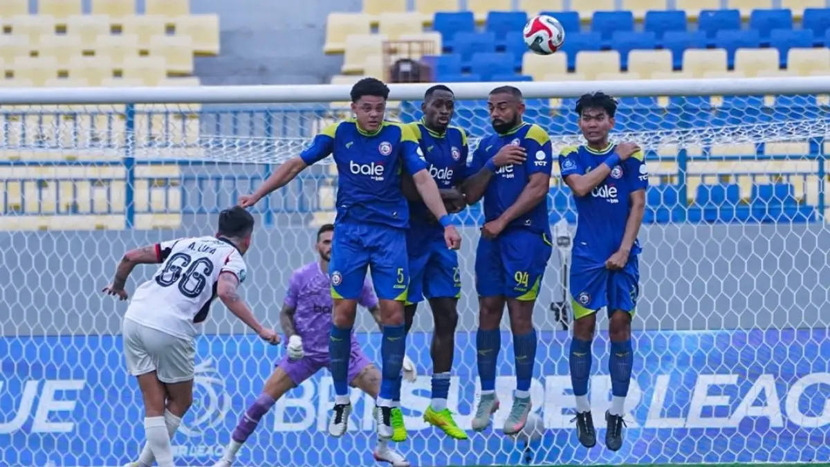 MISI BANGKIT: Arema FC bakal mengusung misi bangkit saat menjamu PSM Makassar di kandang, Sabtu (9/5) sore. (IG @aremafcofficial)