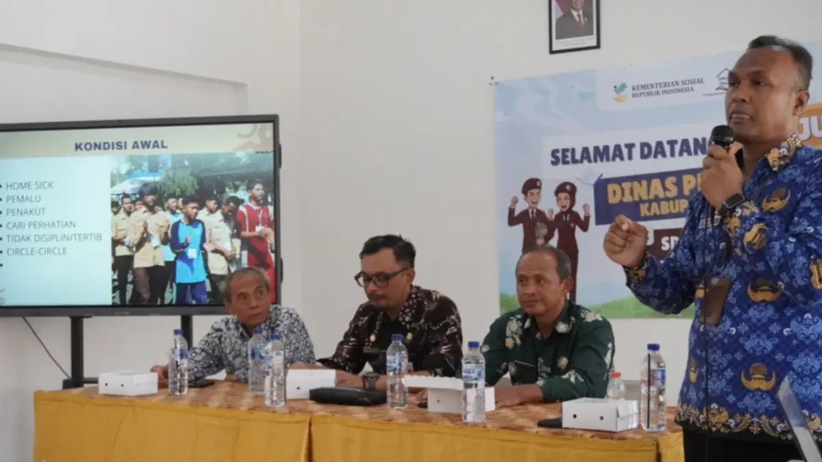 Jajaran Dikbud Pacitan melakukan studi tiru ke SRMA 23 untuk mempelajari pola pendidikan karakter berbasis asrama. NUR CAHYONO/JAWA POS RADAR PACITAN