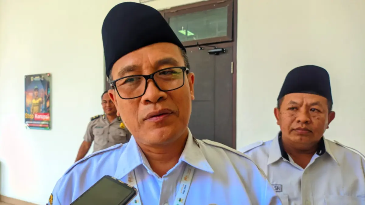 Kepala Kemenhaj Kabupaten Madiun Bisri Mustofa mengingatkan jemaah haji agar tidak berlebihan membuat konten di area ibadah Tanah Suci. LODITYA FERNANDES/JAWA POS RADAR MADIUN