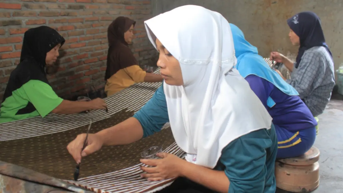 Mayoritas warga Magetan bekerja sebagai buruh, pegawai dan pengrajin yang menjadi penopang aktivitas ekonomi daerah. AJI PUTRA/JAWA POS RADAR MAGETAN