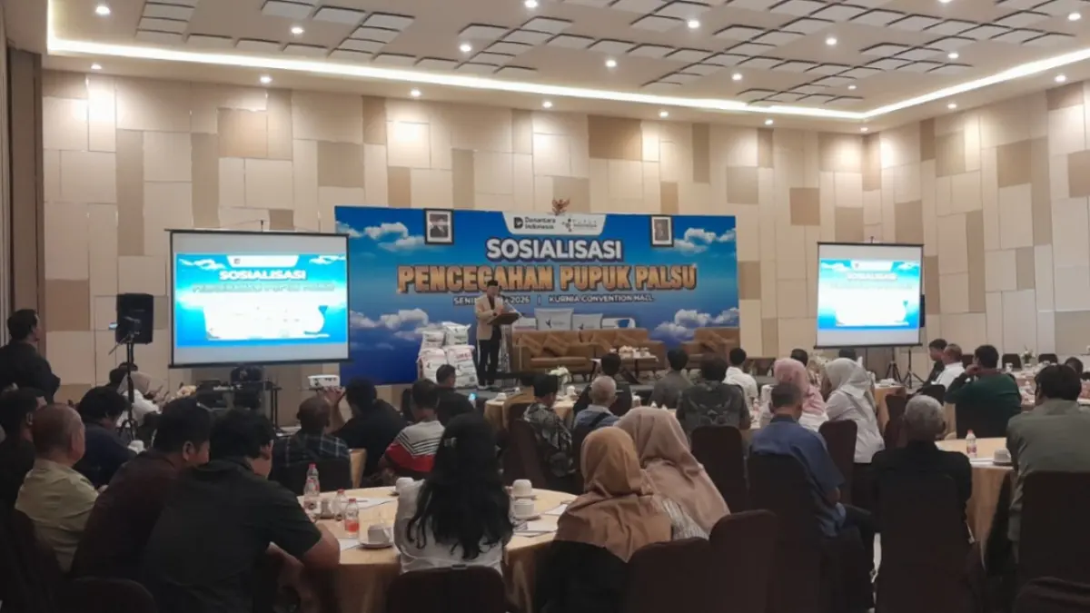 Anggota DPR Budi Sulistyono Kanang mengingatkan maraknya pupuk palsu di tengah mahal dan terbatasnya pupuk subsidi. ASEP SYAEFUL/JAWA POS RADAR NGAWI
