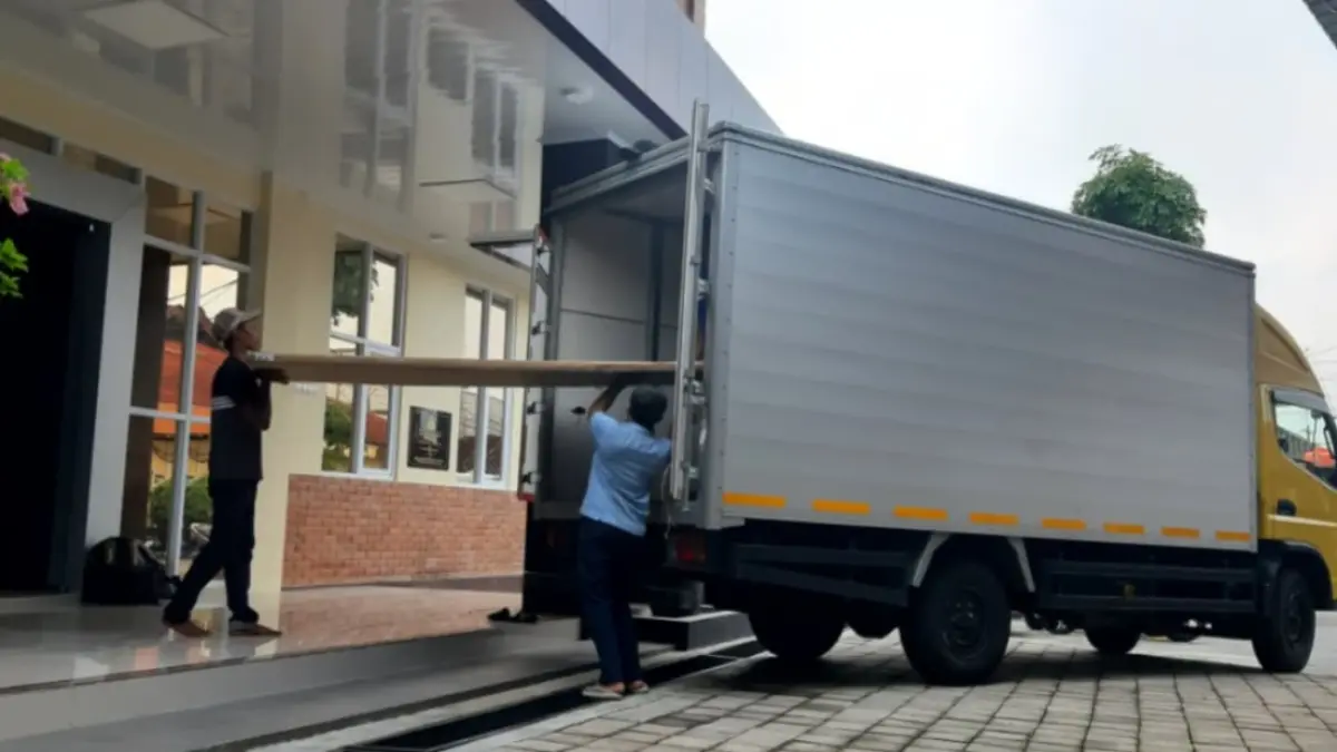 Distribusi meubeler kantor baru Satreskrim Polres Ngawi mulai dilakukan dengan anggaran mencapai Rp 1,5 miliar. ASEP SYAEFUL/JAWA POS RADAR MADIUN
