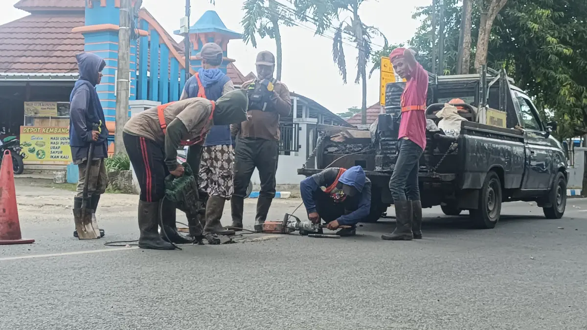Kenaikan harga aspal dan material konstruksi membuat volume proyek pembangunan jalan di Pacitan disesuaikan. DOK RADAR PACITAN