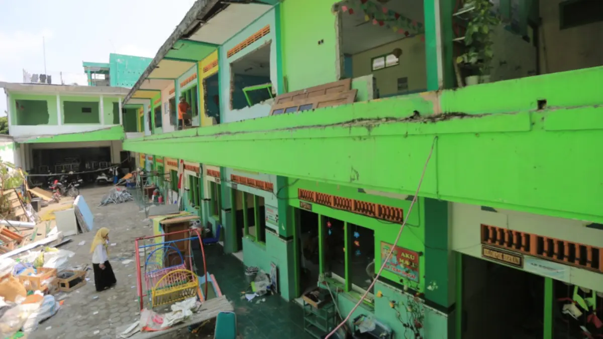 TK Islam Masyithoh direlokasi sementara setelah proses pembongkaran jelang eksekusi lahan dan bangunan sekolah. BAGAS BIMANTARA/JAWA POS RADAR MADIUN