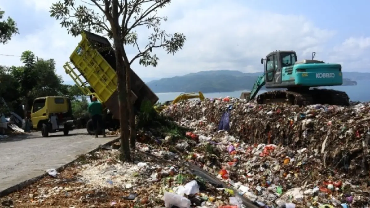 Aktivitas armada pengangkut sampah di Pacitan yang terdampak kenaikan harga dexlite hingga Rp 26 ribu per liter. DOK JAWA POS RADAR PACITAN