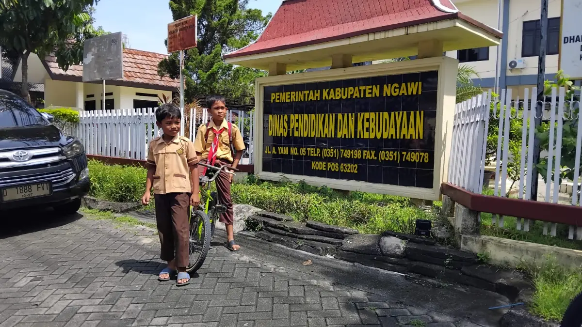 Dikbud Ngawi menyoroti tingginya angka putus sekolah tingkat SMP yang mencapai 530 siswa menjelang tahun ajaran baru 2026/2027. ASEP SYAEFUL/JAWA POS RADAR NGAWI