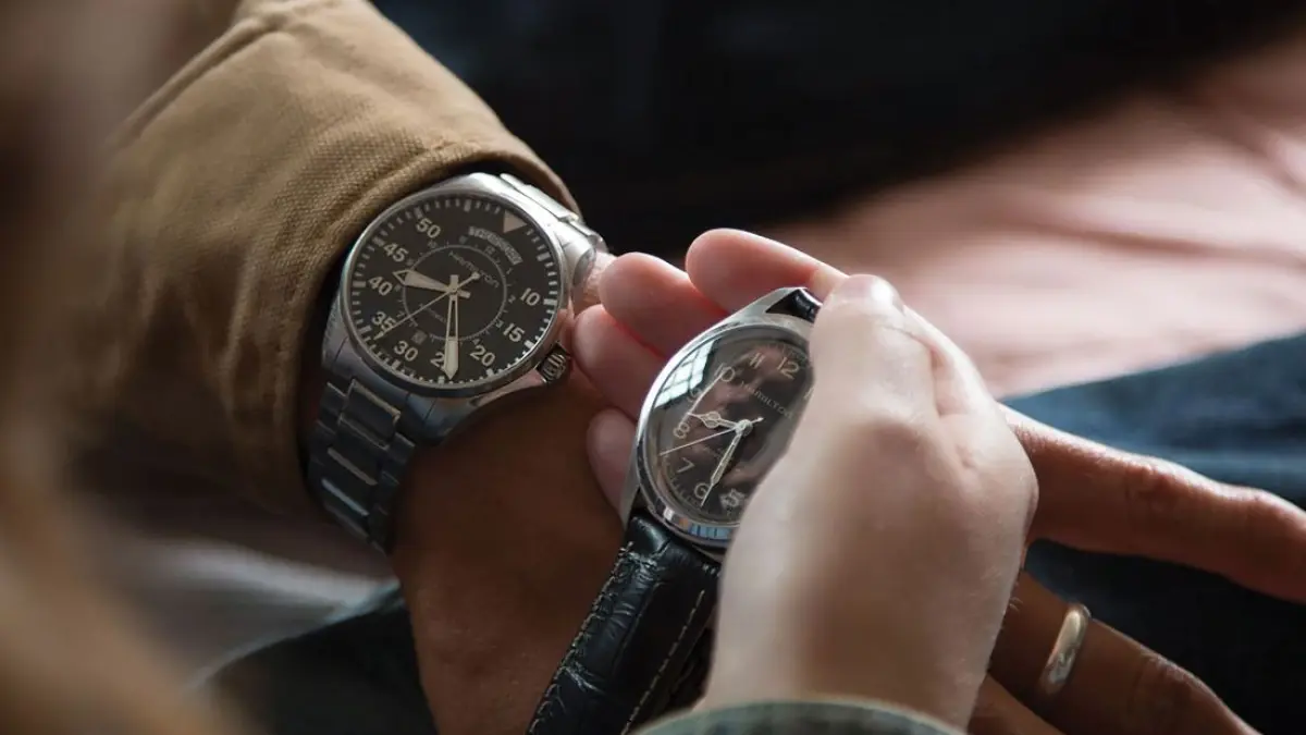 Jam tangan Hamilton Khaki Field Murph dalam film Interstellar.