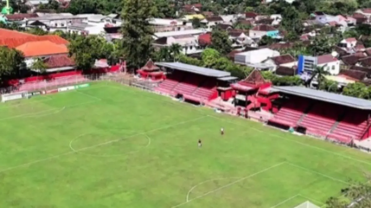 Stadion Ketonggo Ngawi disiapkan menjadi venue utama babak 64 besar Liga 4 Nasional Piala Presiden 2025/2026. ASEP SYAEFUL/JAWA POS RADAR NGAWI