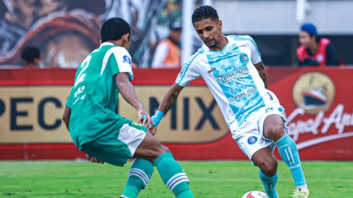 BELUM MENYERAH: PSBS Biak diprediksi bakal berusaha memetik kemenangan di laga kandang terakhirnya melawan Arema FC. (IG @psbsofficial)
