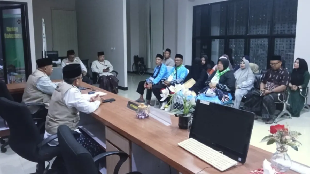 PEMBERANGKATAN HAJI: Calon jemaah haji cadangan asal Kabupaten Madiun akhirnya diberangkatkan ke Tanah Suci melalui mekanisme sistem Nusuk. FOTO: KEMENHAJ KABUPATEN MADIUN