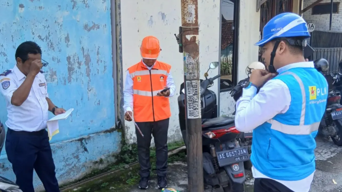 PENERTIBAN PJU: Pemkab Ngawi mulai menertibkan penerangan jalan umum abonemen tanpa meteran listrik untuk menekan pemborosan pembayaran listrik daerah. FOTO: DISHUB NGAWI