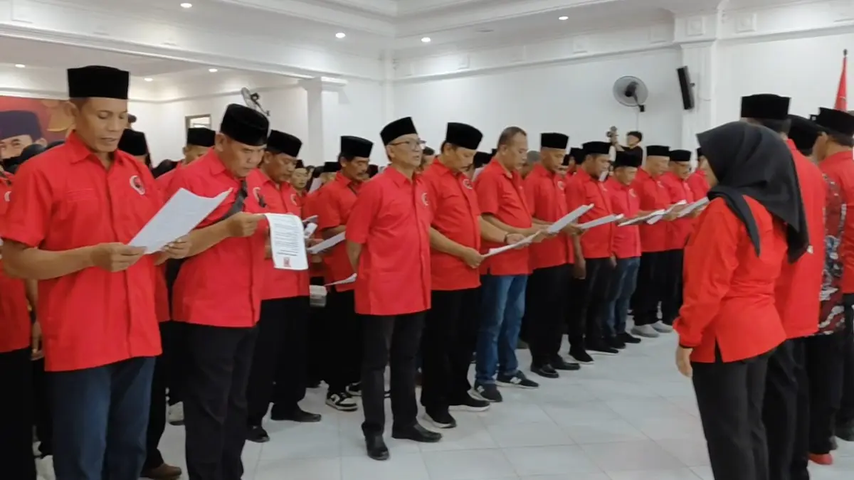 KONSOLIDASI PARTAI: Pengurus PAC PDIP se-Kabupaten Magetan resmi dilantik dan diminta aktif menyebarkan informasi positif melalui media sosial. AJI PUTRA/JAWA POS RADAR MAGETAN