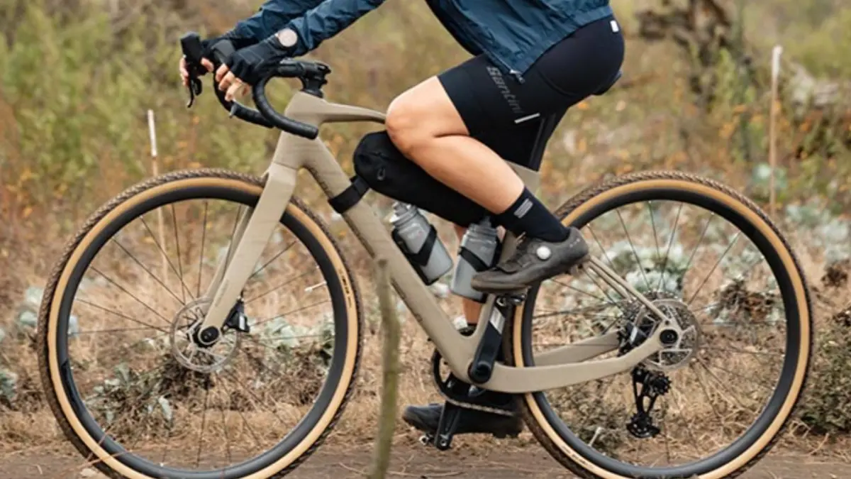 Sepeda gravel Polygon Tambora G7 menggunakan material ACX Carbon dan dibekali teknologi Flip Chip serta SRAM APEX 1x12-speed. (RODALINK)