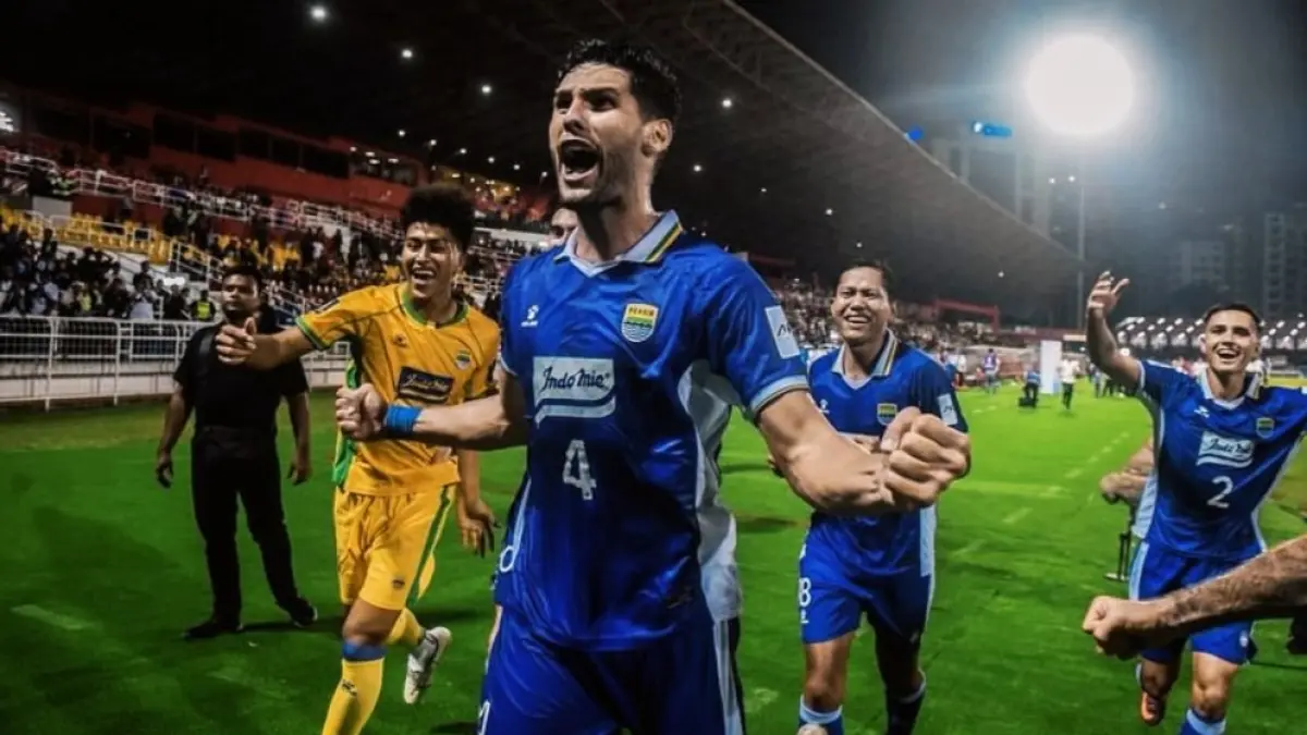 HERO: Bek Persib Julio Cesar mencetak gol kemenangan Persib saat menghadapi PSM Makassar di pekan ke-33 Super League musim lalu. (IG @persib)