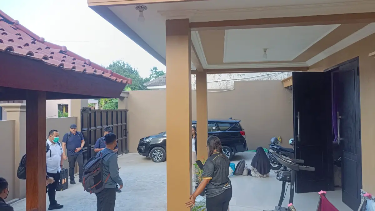PENYELIDIKAN KPK: Rumah pengusaha asal Pacitan dikabarkan digeledah KPK terkait kasus dugaan korupsi yang menjerat Bupati Ponorogo Sugiri Sancoko. NUR CAHYONO/JAWA POS RADAR PONOROGO