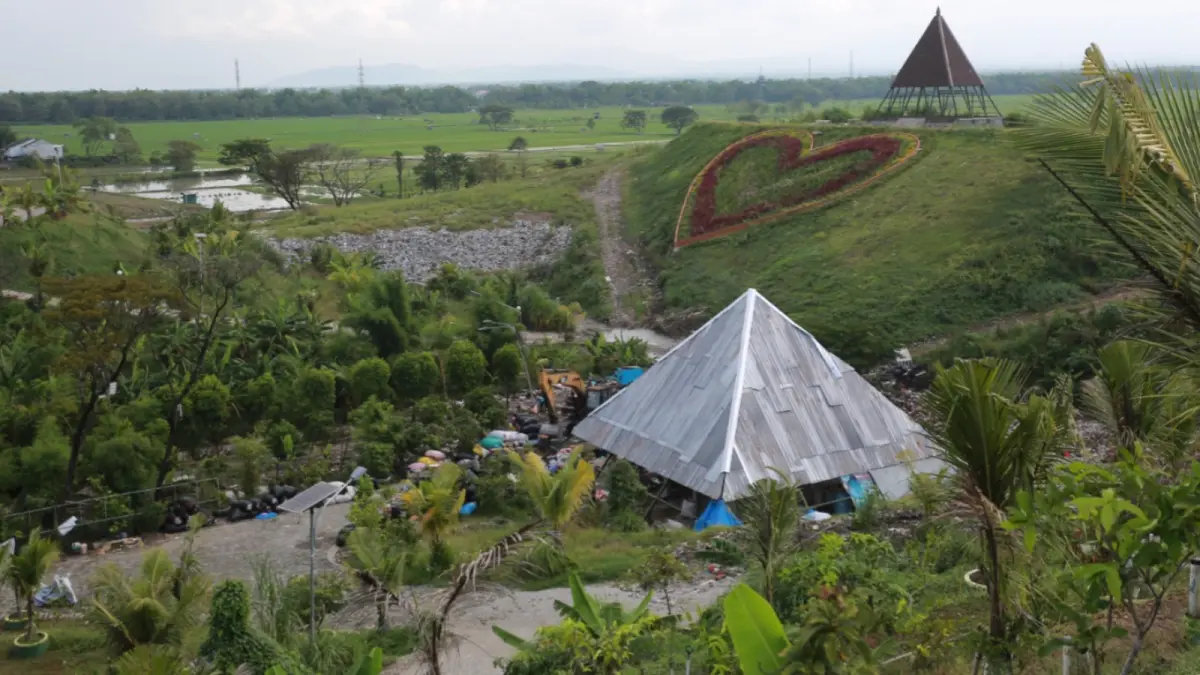 PILAH SAMPAH: Pemkot Madiun mulai menggulirkan program pemilahan sampah dari rumah demi mengurangi volume sampah di TPA Winongo. BAGAS BIMANTARA/JAWA POS RADAR MADIUN